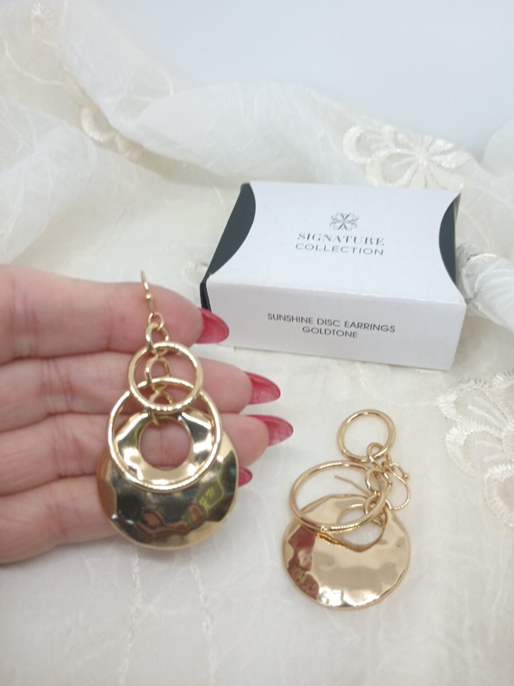 Vintage 2017 Avon Sunshine Disc Earrings Goldtone NIB - Picture 5 of 6
